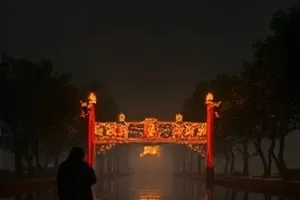 《一百平米的春天》封面:老小区阳台上一排正在开花的盆栽