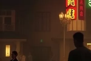 《第九次搬家》封面:堆满纸箱的走廊与一扇半开的旧木门